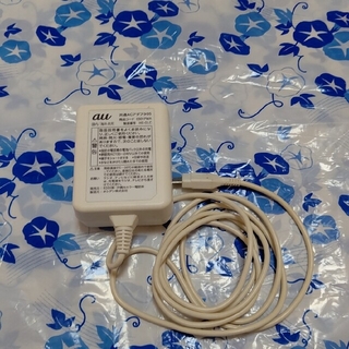 エーユー(au)のあゆ美様専用 au 共通ACアダプター05(バッテリー/充電器)