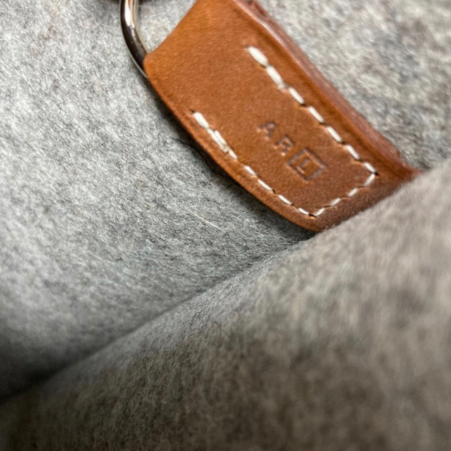 Hermes(エルメス)のエルメス　バッグ　サック　カリミ　MM フェルト　パーチ レディースのバッグ(ハンドバッグ)の商品写真