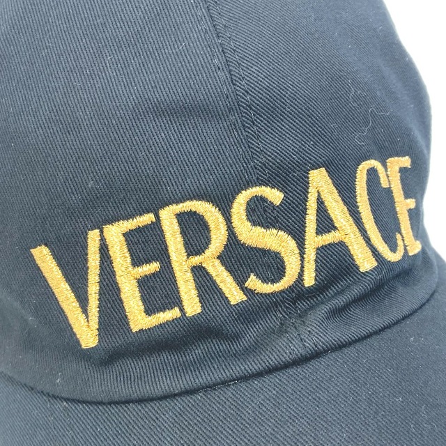 VERSACE(ヴェルサーチ)のヴェルサーチ VERSACE ロゴ 帽子 ベースボール キャップ コットン ブラック 美品 レディースの帽子(キャップ)の商品写真