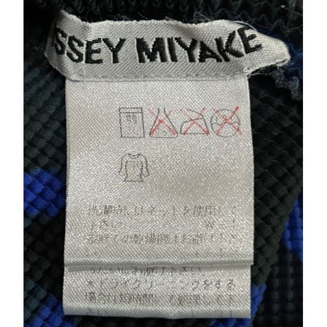 ISSEY MIYAKE(イッセイミヤケ)の＊ISSEY MIYAKE カモ柄 ハイネック プリーツカットソー M レディースのトップス(Tシャツ(半袖/袖なし))の商品写真