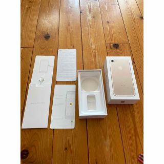 アイフォーン(iPhone)のiPhone7 32GB買った時のハコと中身一部です！(その他)