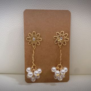 パールとお花のピアス(ピアス)