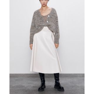 ザラ(ZARA)のM ZARAザラ エコレザーフレアスカート アイボリー(ロングスカート)