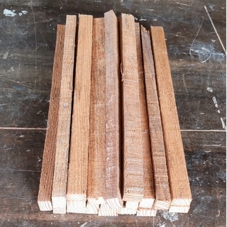焚き付け用の薪　（細い角材）長さ27~28cm(ストーブ/コンロ)