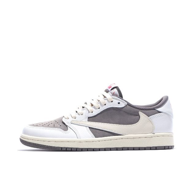 NIKE - 入手困難 TRAVIS SCOTT X AIR JORDAN 1 LOW の通販 by regina777's shop｜ナイキ