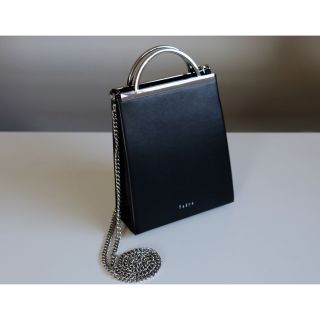 チャールズアンドキース(Charles and Keith)のpedro ショッパー型ミニショルダーバッグ 完売品(ショルダーバッグ)