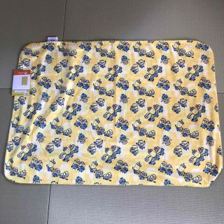 ミニオン(ミニオン)の新品　ミニオンズ　ブランケット　膝掛け 70×140cm 黄色　イエロー(毛布)