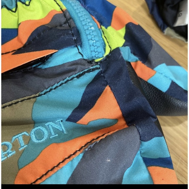 BURTON(バートン)のバートン　グローブ　手袋　キッズ スポーツ/アウトドアのスノーボード(ウエア/装備)の商品写真