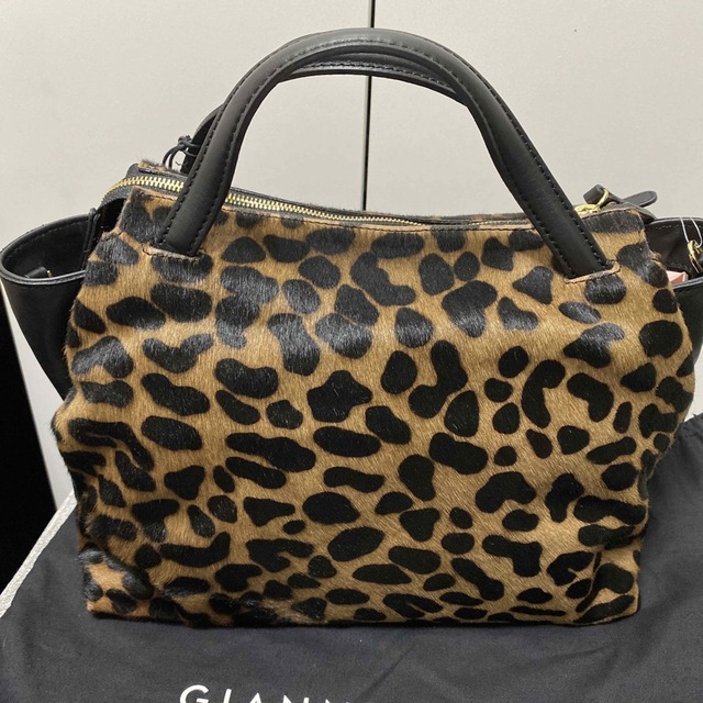 GIANNI CHIARINI(ジャンニキャリーニ)の新品/正規品　ジャンニキャリーニ ハンドバッグ　ショルダー　オリガミ　M  レディースのバッグ(ハンドバッグ)の商品写真