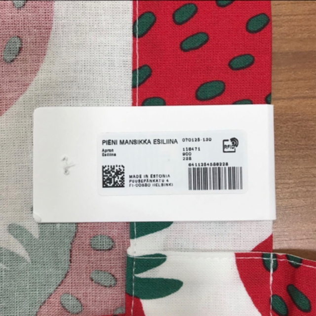 marimekko(マリメッコ)の未使用 正規品 marimekko Pieni Mansikkaエプロン インテリア/住まい/日用品のキッチン/食器(収納/キッチン雑貨)の商品写真