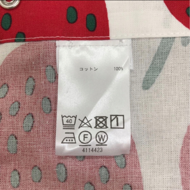 marimekko(マリメッコ)の未使用 正規品 marimekko Pieni Mansikkaエプロン インテリア/住まい/日用品のキッチン/食器(収納/キッチン雑貨)の商品写真