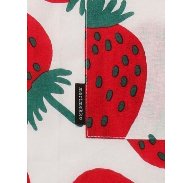 marimekko(マリメッコ)の未使用 正規品 marimekko Pieni Mansikkaエプロン インテリア/住まい/日用品のキッチン/食器(収納/キッチン雑貨)の商品写真