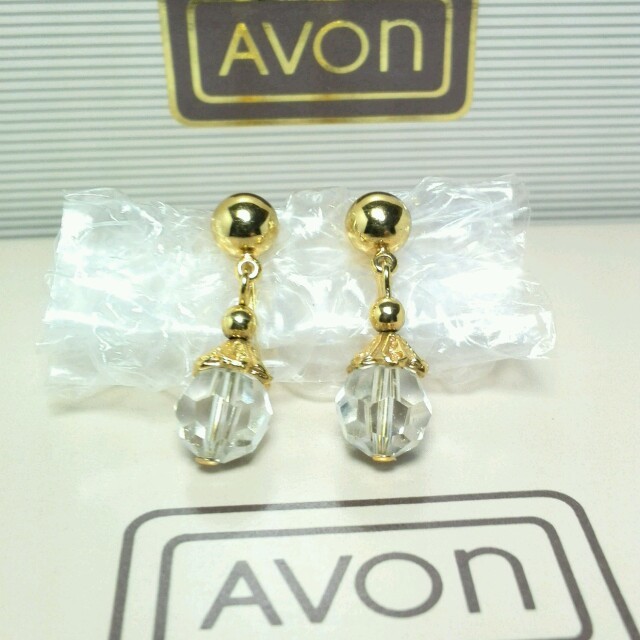 AVON(エイボン)のAVON 刻印揺れるミニイヤリング☆美品 レディースのアクセサリー(イヤリング)の商品写真