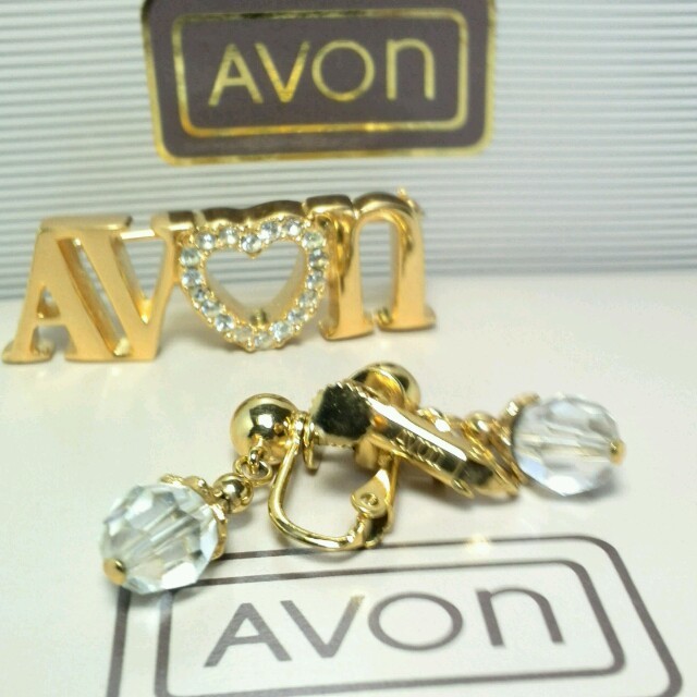 AVON(エイボン)のAVON 刻印揺れるミニイヤリング☆美品 レディースのアクセサリー(イヤリング)の商品写真