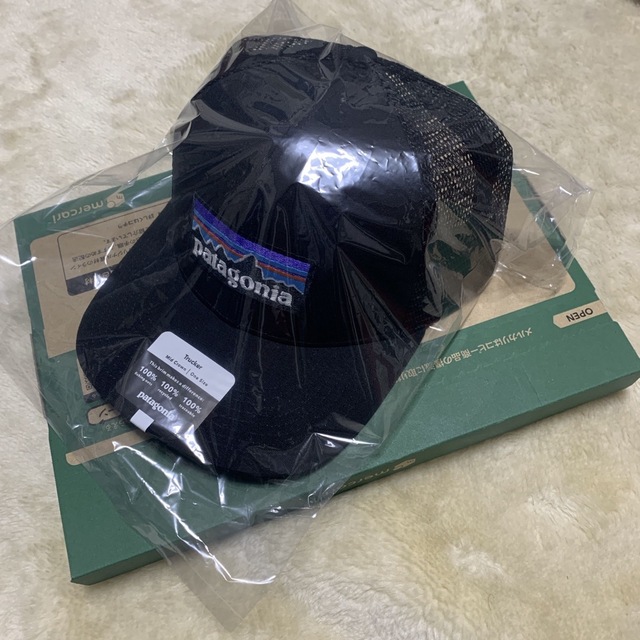 patagonia(パタゴニア)のパタゴニア p-6ロゴ トラッカー ハット 新品未使用 国内正規品 メンズの帽子(キャップ)の商品写真