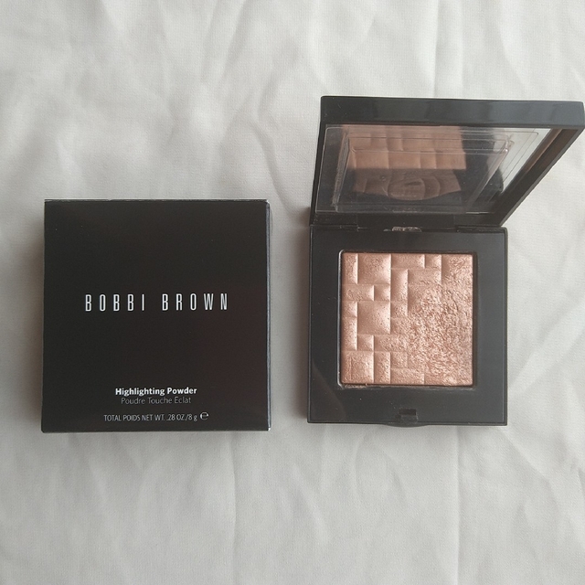 BOBBI BROWN(ボビイブラウン)のBOBBI BROWN  ハイライティング パウダー LO1 ロージーグロウ コスメ/美容のベースメイク/化粧品(フェイスカラー)の商品写真