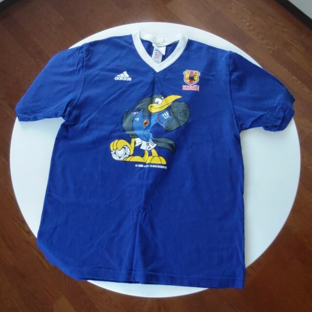 サッカー日本代表 八咫烏Tシャツ スポーツ/アウトドアのサッカー/フットサル(応援グッズ)の商品写真