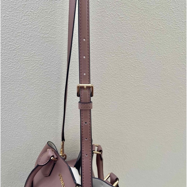 Michael Kors(マイケルコース)のマイケルコース MICHAEL KORS  素敵なピンクローズショルダーバック レディースのバッグ(ショルダーバッグ)の商品写真