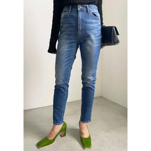 Ameri VINTAGE(アメリヴィンテージ)の最終値下げ　アメリヴィンテージ　HIGH WAIST SKINNY DENIM レディースのパンツ(デニム/ジーンズ)の商品写真