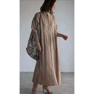 クーポン利用で2750円&送料無料 新品☆ プリーツワンピース ブラウン
