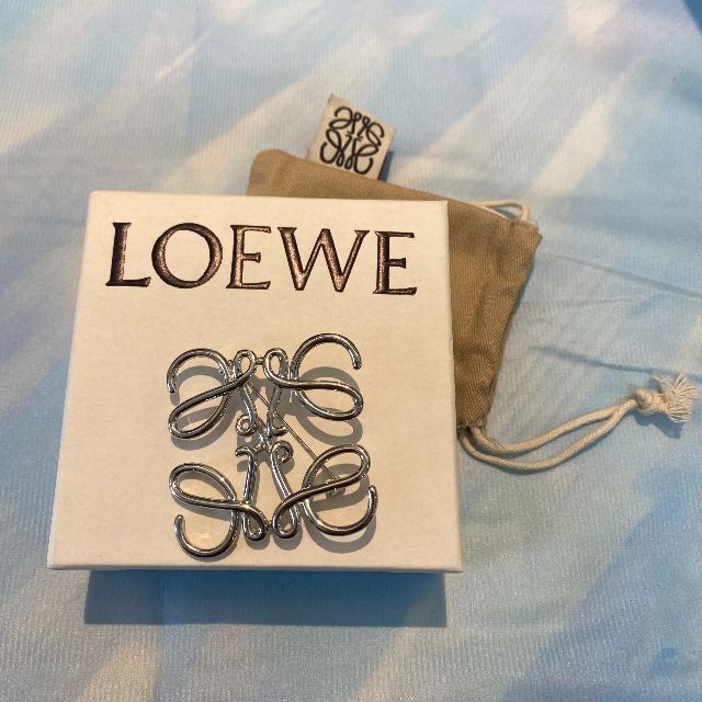 LOEWE ブローチ シルバー