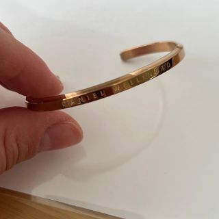 ダニエルウェリントン(Daniel Wellington)のダニエルウェリントン　バングル　ローズゴールド　Sサイズ(ブレスレット/バングル)