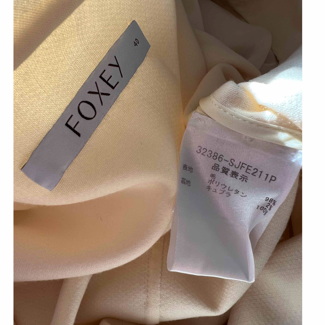 FOXEY(フォクシー)の美品　foxy フォクシー　ヴィクトリア　スーツ　エレガント　ホワイト レディースのフォーマル/ドレス(スーツ)の商品写真