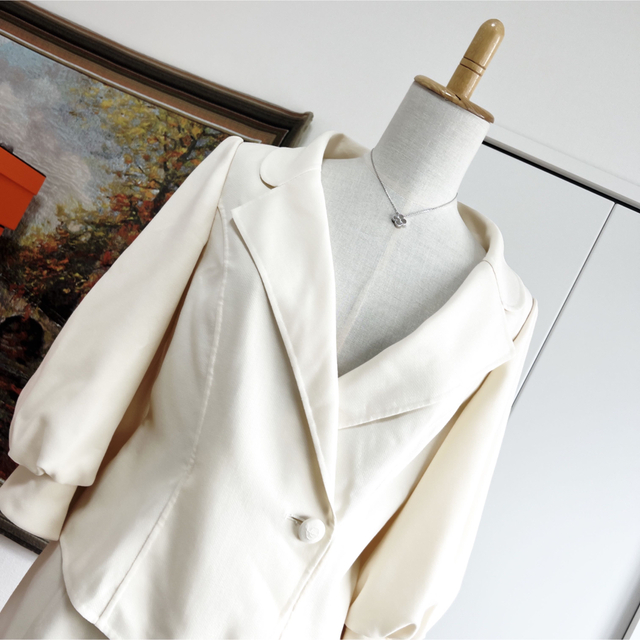 FOXEY(フォクシー)の美品　foxy フォクシー　ヴィクトリア　スーツ　エレガント　ホワイト レディースのフォーマル/ドレス(スーツ)の商品写真