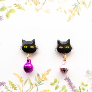 小さなピアスシリーズ★黒猫と鈴のピアス/ノンホールピアス(樹脂イヤリング)(ピアス)