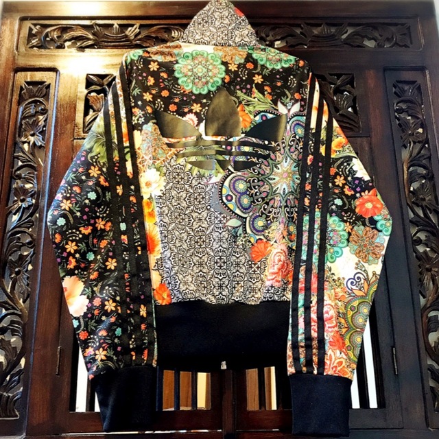 アディダス オリジナルス 大きめ ジャージ ジャケット 花柄 パーカー