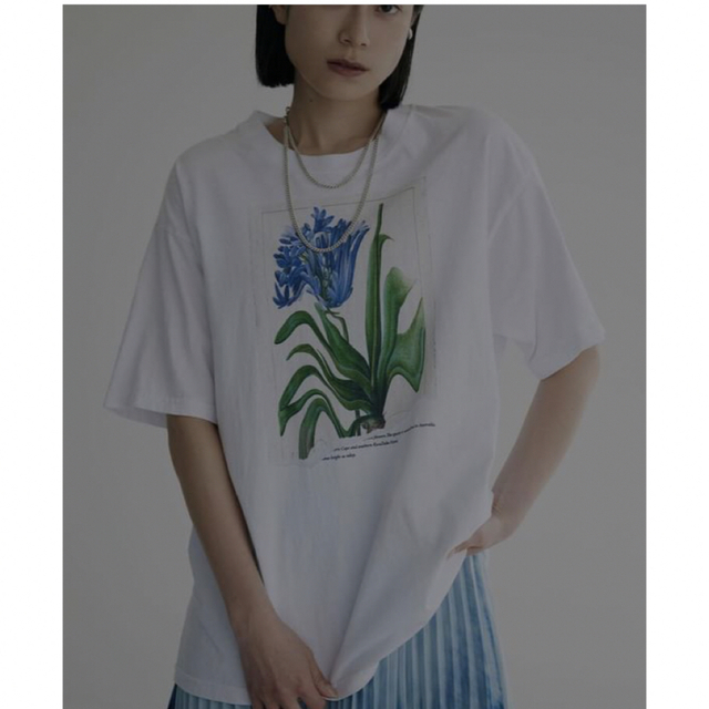 AMERI DROOP FLOWER BIG TEE - Tシャツ(半袖/袖なし)