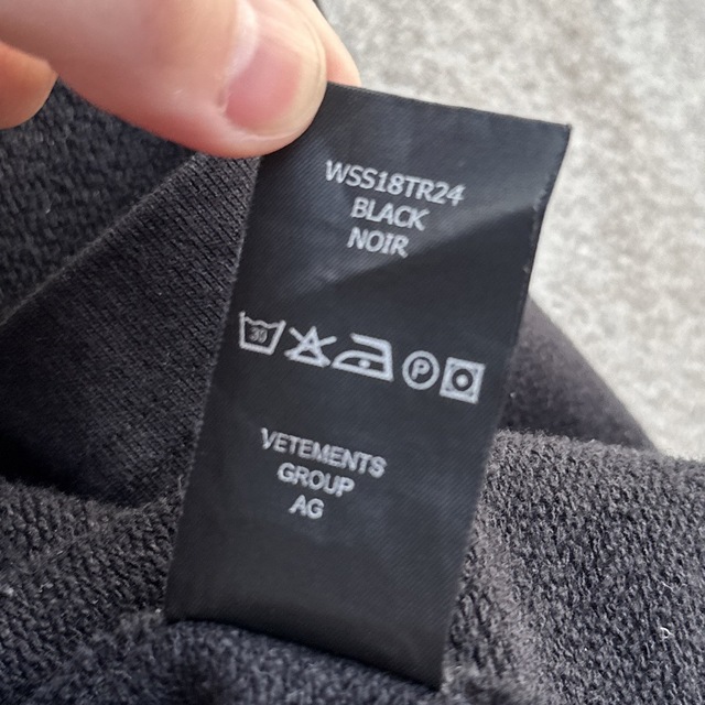 VETEMENTS】TOMMY HILFIGER ドッキング パーカー 新品 48.0%OFF www