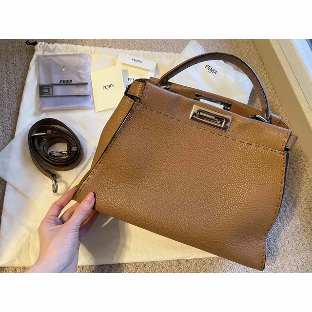 FENDI - FENDI☆ピーカブー ミディアム 人気色のキャメルです!の通販