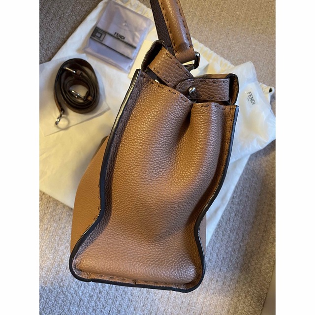 FENDI - FENDI☆ピーカブー ミディアム 人気色のキャメルです!の通販