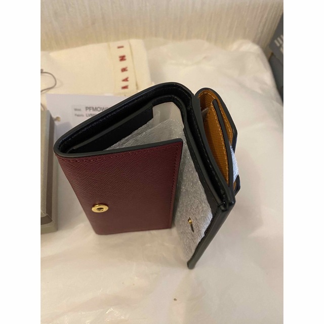 Marni(マルニ)のマルニ MARNI 三つ折り財布  トリフォールドウォレット　レッド　ミニ財布 レディースのファッション小物(財布)の商品写真