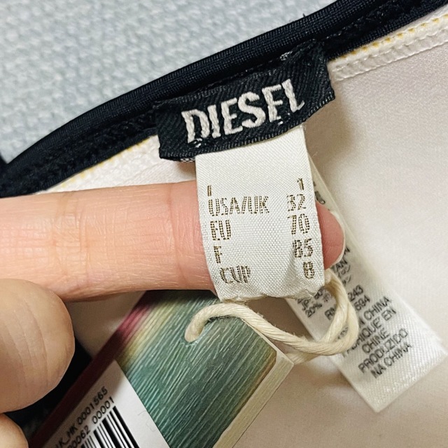 DIESEL(ディーゼル)の新品未使用　タグ付き　ディーゼル　ビキニ　上のみ。　黒 レディースの水着/浴衣(水着)の商品写真