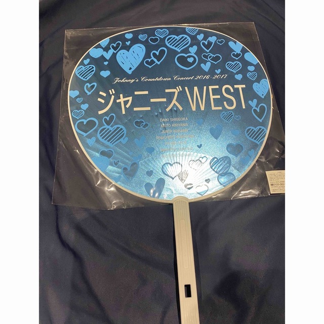 ジャニーズWEST(ジャニーズウエスト)のジャニーズWEST  カウコン　うちわ エンタメ/ホビーのタレントグッズ(アイドルグッズ)の商品写真