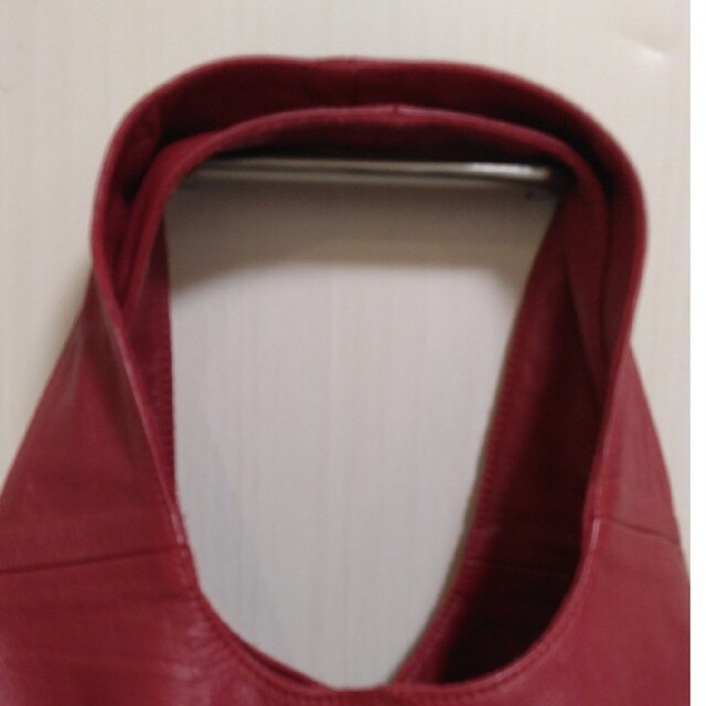 パーマネントエイジレザーバックバルーン赤 レディースのバッグ(トートバッグ)の商品写真