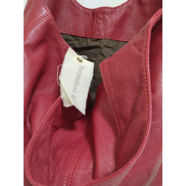 パーマネントエイジレザーバックバルーン赤 レディースのバッグ(トートバッグ)の商品写真