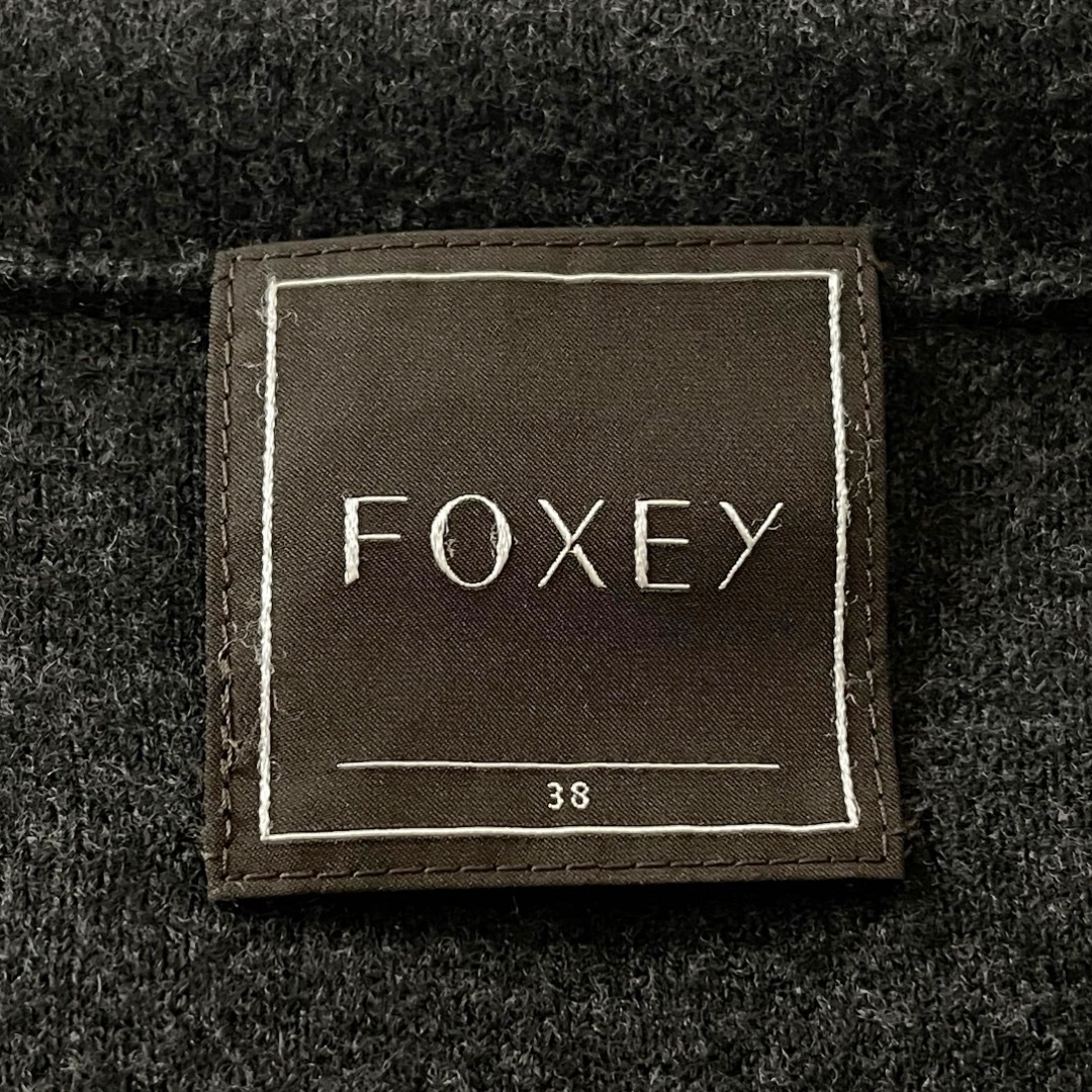 FOXEY(フォクシー)のビッグ6367様専用FOXEYコート ダークグレー フーデットコート レディースのジャケット/アウター(ロングコート)の商品写真