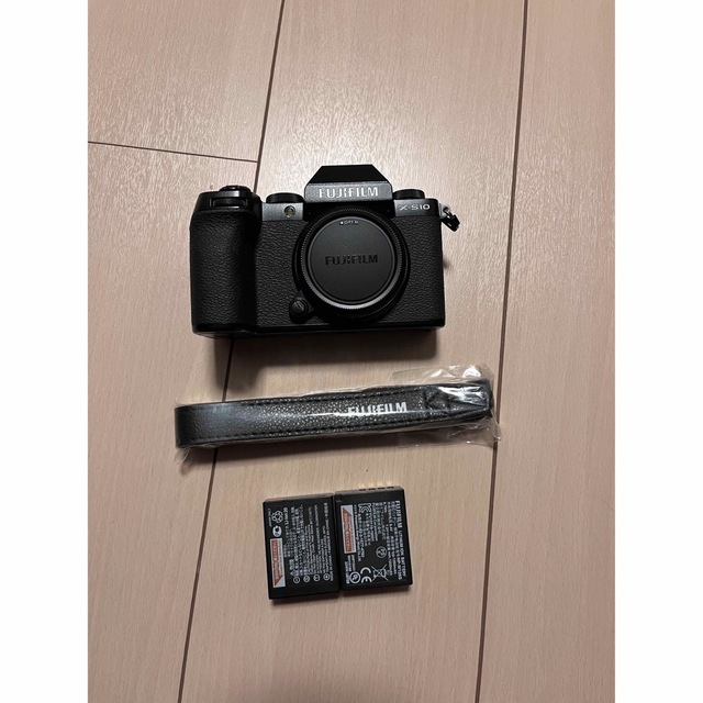 富士フイルム(フジフイルム)のFUJIFILM X-S10 スマホ/家電/カメラのカメラ(ミラーレス一眼)の商品写真