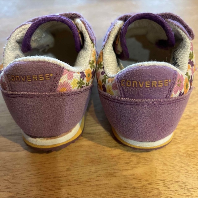 CONVERSE(コンバース)のコンバース　ベビースニーカー　紫　花柄　12cm キッズ/ベビー/マタニティのベビー靴/シューズ(~14cm)(スニーカー)の商品写真