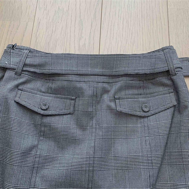Le jour plaid gray tight skirt