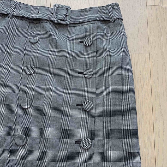 Le jour plaid gray tight skirt