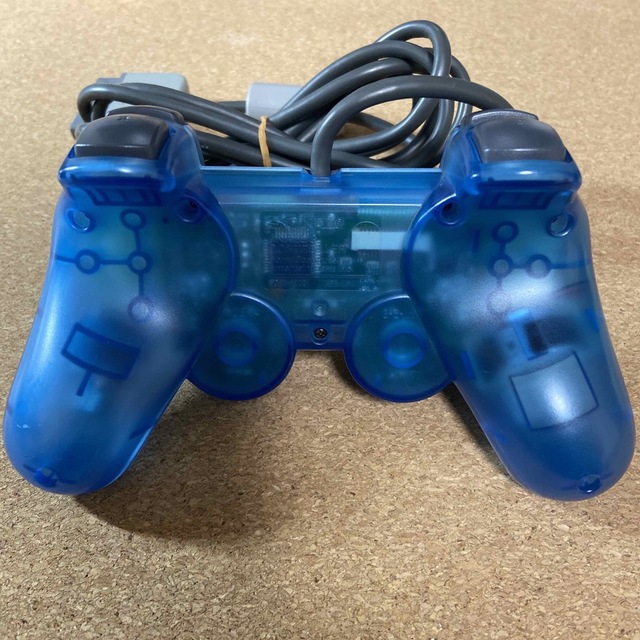 PlayStation(プレイステーション)のプレイステーション1 アナログコントローラー　クリアブルー エンタメ/ホビーのゲームソフト/ゲーム機本体(その他)の商品写真