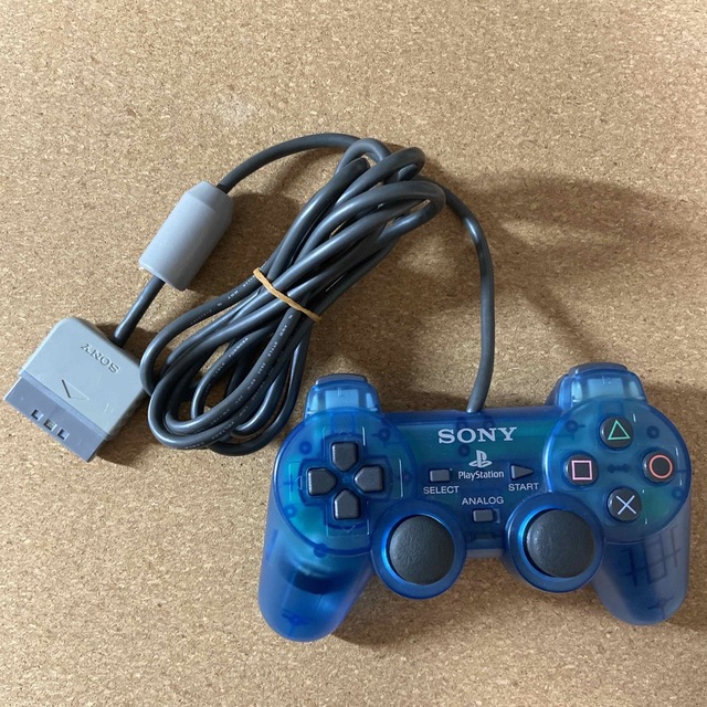 PlayStation(プレイステーション)のプレイステーション1 アナログコントローラー　クリアブルー エンタメ/ホビーのゲームソフト/ゲーム機本体(その他)の商品写真