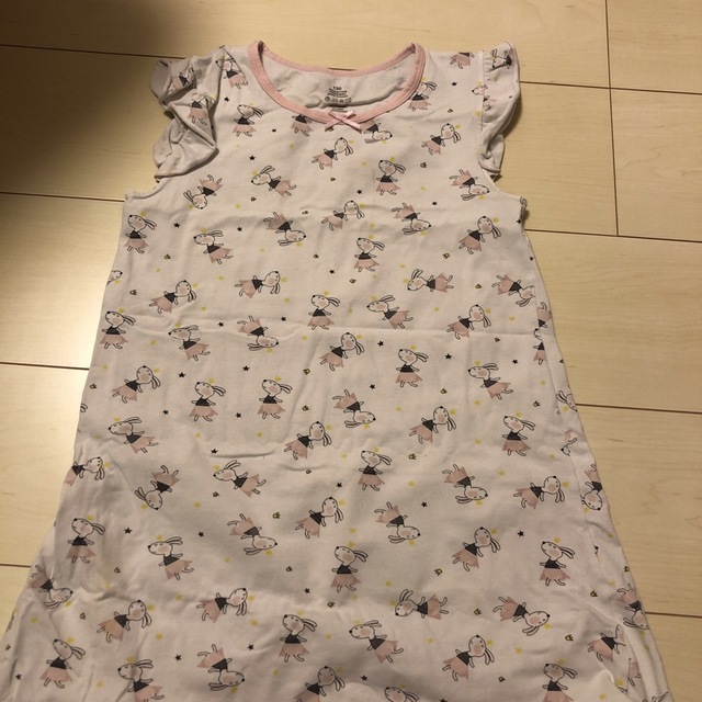 パジャマ　　　専用 キッズ/ベビー/マタニティのキッズ服女の子用(90cm~)(パジャマ)の商品写真