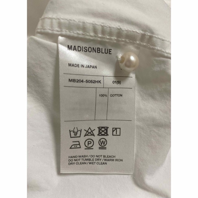 MADISONBLUE(マディソンブルー)の【MADISON BLUE 】ローカラーマダムシャツパール/阪急別注/ホワイト レディースのトップス(シャツ/ブラウス(長袖/七分))の商品写真