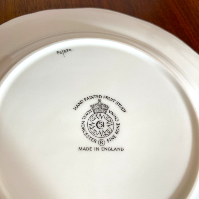 Royal Worcester(ロイヤルウースター)の希少　ロイヤルウースター　ペインテッドフルーツ　プレート エンタメ/ホビーの美術品/アンティーク(陶芸)の商品写真