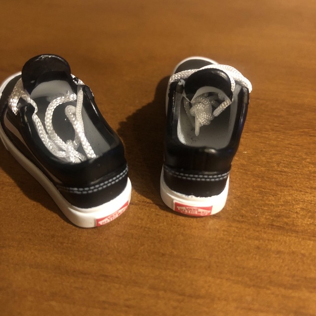 VANS スニーカー ミニチュア ブラック フィギュアの通販 by YUs VANS スニーカー ミニチュア ブラック フィギュアの通販 by YUs